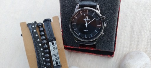 Zdjęcie oferty: Zegarek z 4 skórzanymi bransoletkami Nowy STYL