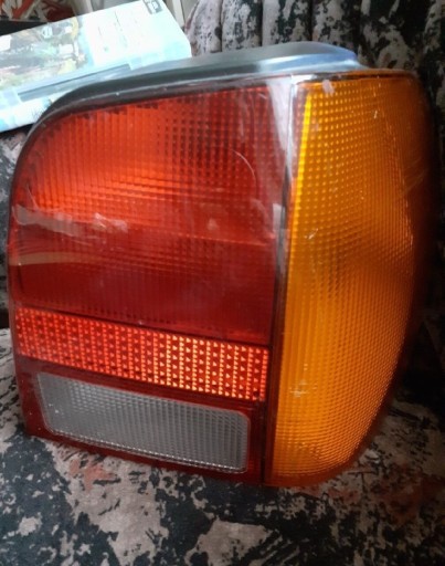 Zdjęcie oferty: Lampa tylna vw prawa Volkswagen Polo III 6N0945258