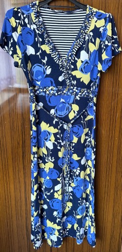 Zdjęcie oferty: Elegancka sukienka rozmiar M z krótkim rękawkiem