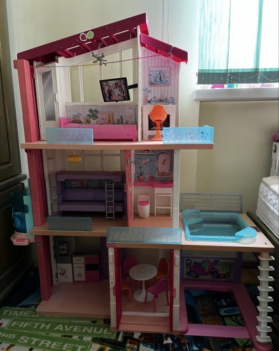 Zdjęcie oferty: Barbie Duży Domek z windą, basenem i zjeżdżalnią