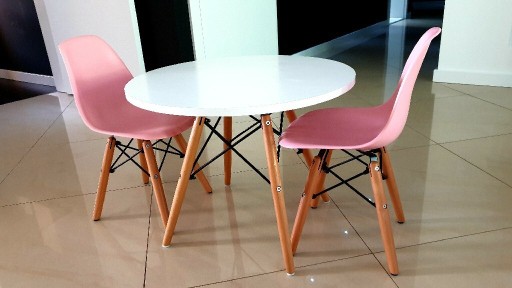 Zdjęcie oferty: Stoliczek i 2 krzesełka 