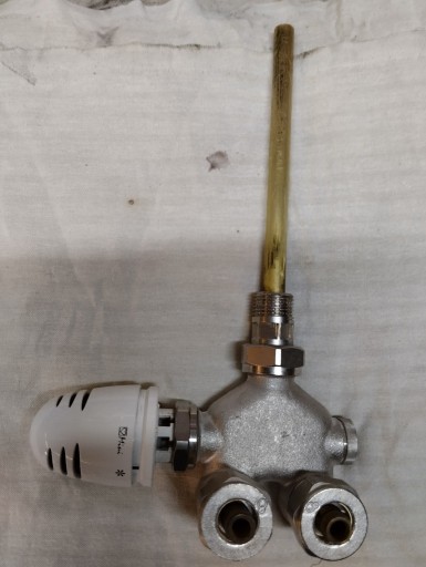 Zdjęcie oferty: Głowica z zaworem termostatycznym Herz.