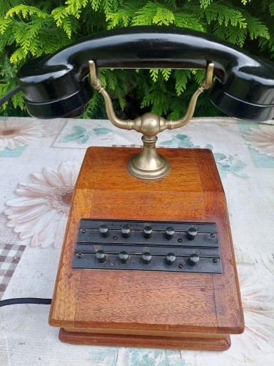 Zdjęcie oferty: Telefon francuski centralka  drewno 1913 r. nr 37