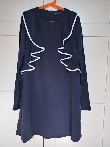 Zdjęcie oferty: Granatowa sukienka z falbanami Reserved