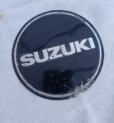Zdjęcie oferty: Emblemat pokrywa alternatora silnika Suzuki GS500