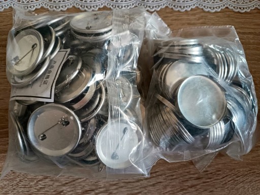 Zdjęcie oferty: przypinki puste DYI 44mm metalowe