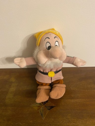 Zdjęcie oferty: NOWA Maskotka Walt Disney Sneezy Śpiąca królewna