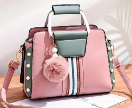 Zdjęcie oferty: Torebka wyjściowa  doczepianym paskiem i pompon