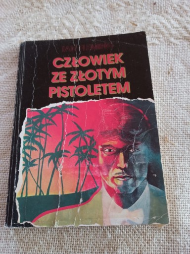 Zdjęcie oferty: Człowiek ze złotym pistoletem Ian fleming