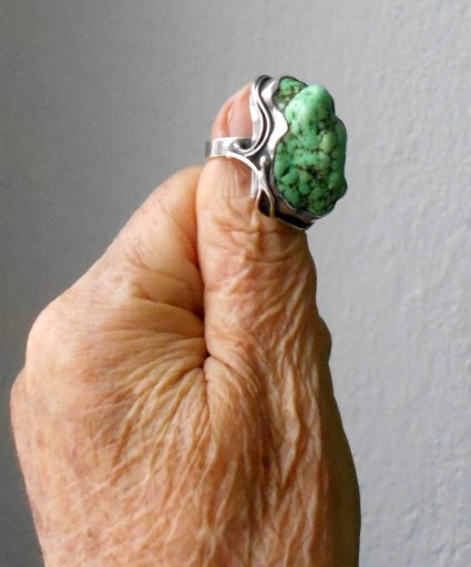 Zdjęcie oferty: Piękny, duży pierścień z zielonym turkusem - na prezent