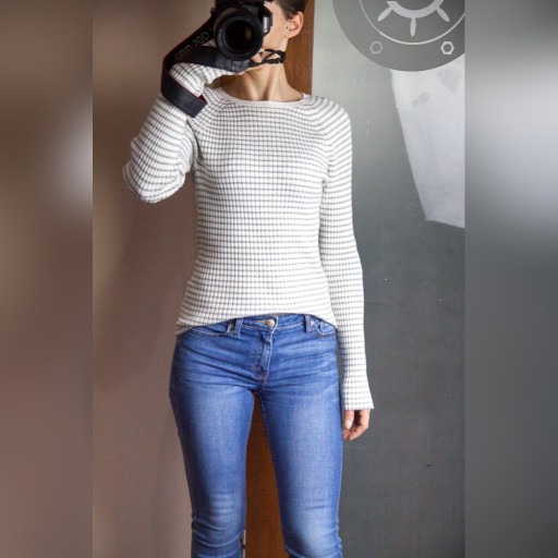Zdjęcie oferty: Prążkowany elastyczny sweterek w paski GAP