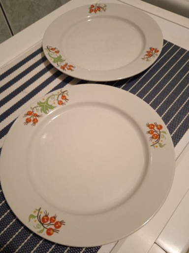 Zdjęcie oferty: Talerze lubiana porcelana sygnowany lata 70 