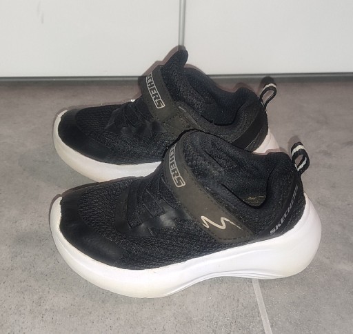 Zdjęcie oferty: Buty Skechers r. 23 * 14 cm czarne lekkie