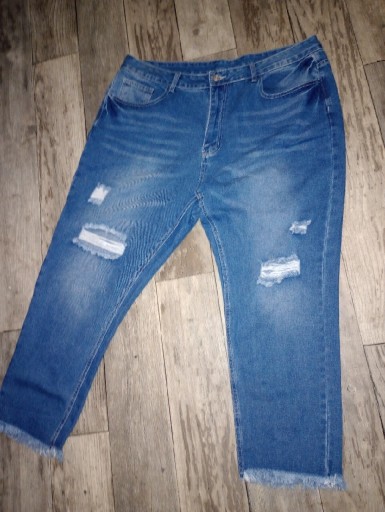Zdjęcie oferty: Jeansowe spodnie z przetarciami roz 48