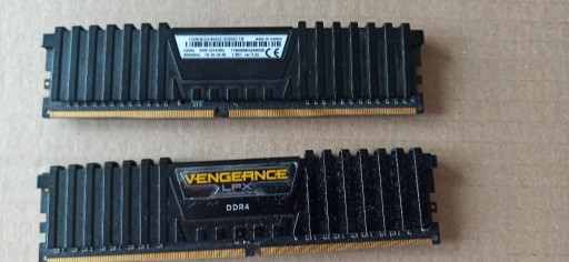 Zdjęcie oferty: pamięć komputera Ram DDR4 8 GB  4gb x2