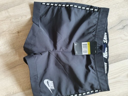 Zdjęcie oferty: Spodenki Nike rozm.S 