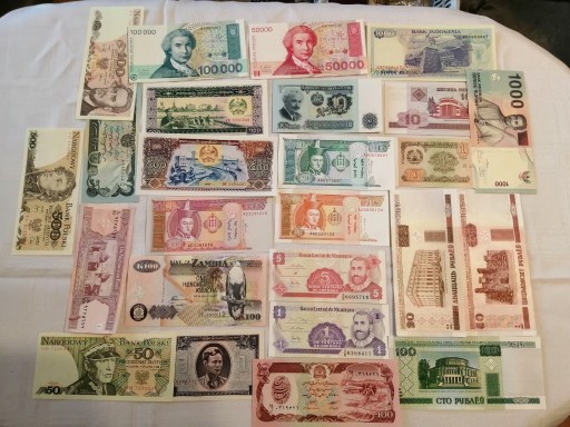 Zdjęcie oferty: Zestaw 25 banknotów ze świata w stanie bankowym!!!