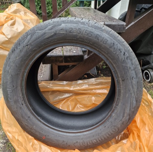 Zdjęcie oferty: Opony letnie 235/55 R18 Continental 4 sztuki