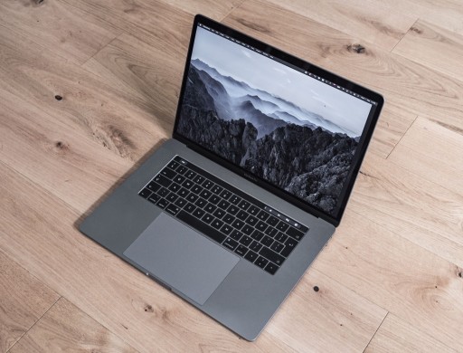 Zdjęcie oferty: Laptop Macbook Pro A1707 Pro 15" i7 16GB 512GB