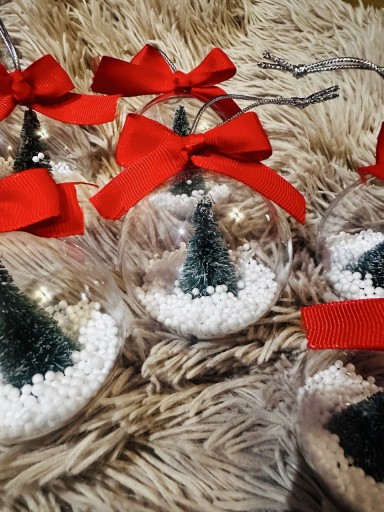 Zdjęcie oferty: Świąteczna bombka z mini choinką