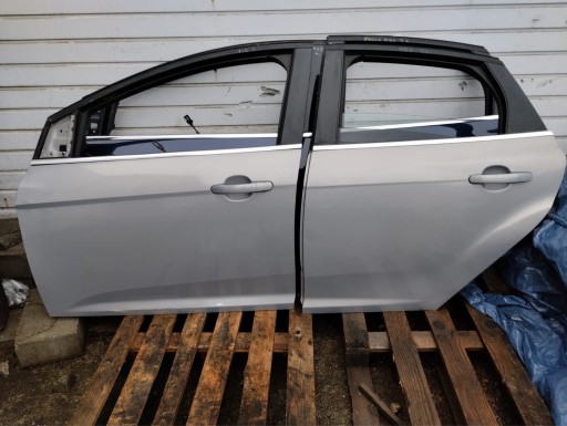 Zdjęcie oferty: Drzwi przednie lewe Ford Focus MK3