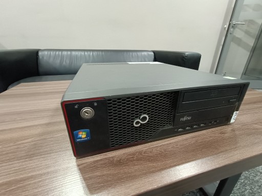 Zdjęcie oferty: Komputer PC Fujitsu Esprimo E700 E85+ i3 2GEN 4GB 