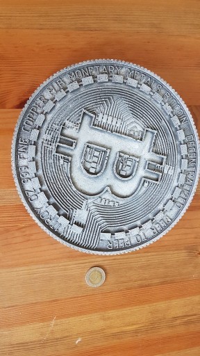 Zdjęcie oferty: Duża moneta Bitcoin z kamienia, 22 cm, srebrna