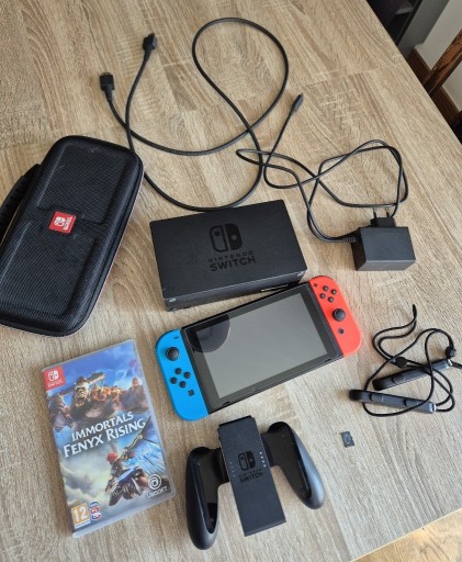 Zdjęcie oferty: Nintendo Switch (V2) + gra Immortals Fenyx Rising