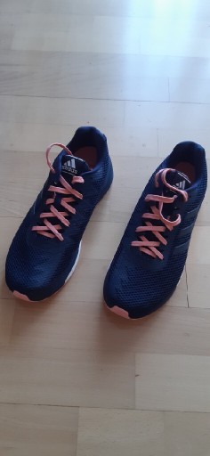 Zdjęcie oferty: Adidas Vengeful 41,5