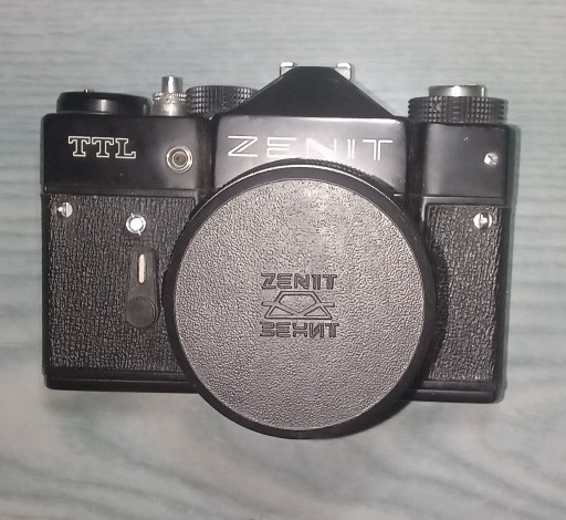 Zdjęcie oferty: Zenit TTL lustrzanka z obiektywem Helios 44M 58 mm