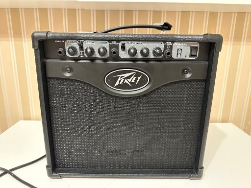 Zdjęcie oferty: Wzmacniacz gitarowy Peavey Rage 158