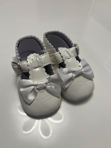 Zdjęcie oferty: Nowe buciki niemowlęce dla dziewczynki