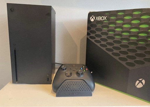 Zdjęcie oferty: Konsola XBOX Series X ze stacją ładująca gwarancja