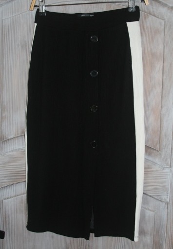 Zdjęcie oferty: Spódnica czarna basicowa z białymi lampasami r.34