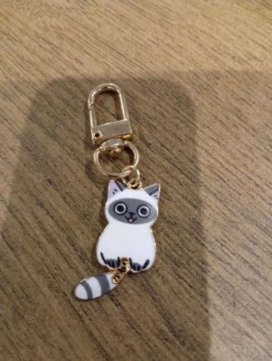 Zdjęcie oferty: Brelok, zawieszka z białym kotem