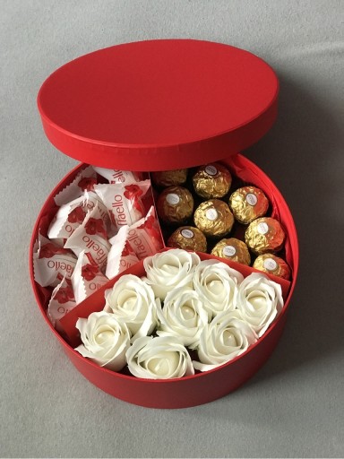 Zdjęcie oferty: Flowerbox Ferrero Raffaello Prezent na Walentynki