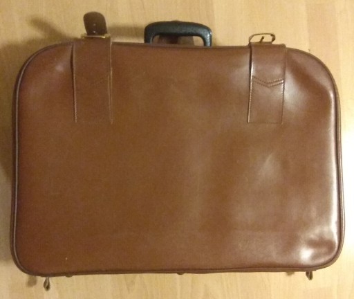 Zdjęcie oferty: Duża pojemna walizka skórzana retro PRL oldschool