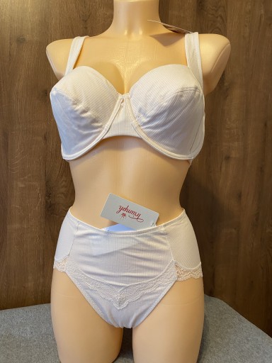 Zdjęcie oferty: Bielizna damska,majtki+biustonosz,Triumph,75G,38/M