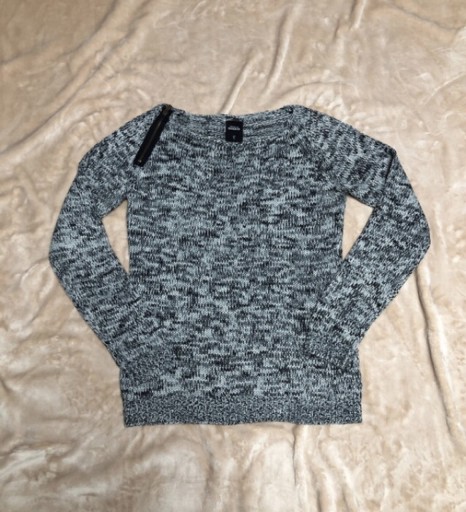 Zdjęcie oferty: Sweter z dzianiny Diverse rozmiar S-M stan jak nowy