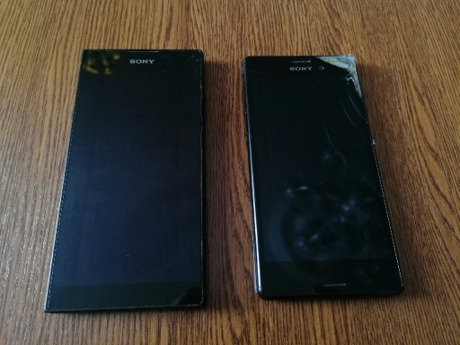 Zdjęcie oferty: Dwa telefony Sony XPERIA 