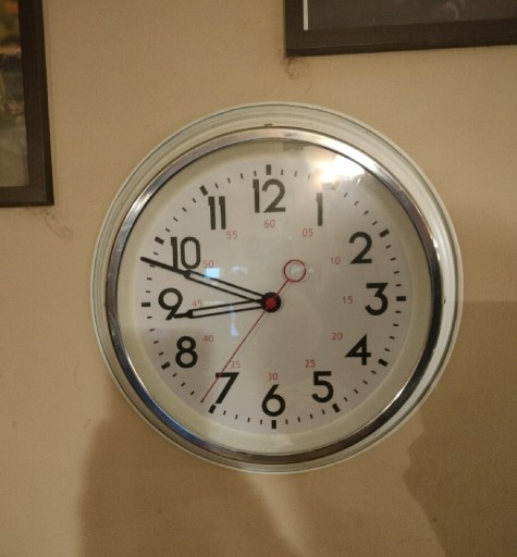 Zdjęcie oferty: Zegar ścienny, metalowy, biały, 35 cm.