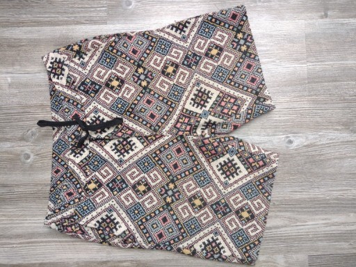 Zdjęcie oferty: spodnie z materiału typu vintage dywanu 