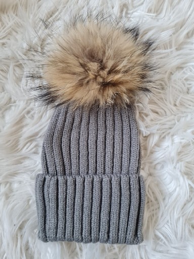 Zdjęcie oferty: Zimowa czapka z pomponem futro naturalne