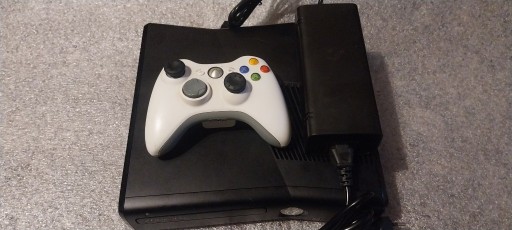 Zdjęcie oferty: xbox 360 SLIM 250GB Przerobiona RGH3 zasilacz i Pad + 1200 GIER