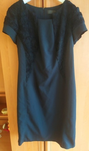 Zdjęcie oferty: Czarna sukienka ołówkowa z wstawkami i podszewką