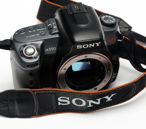 Zdjęcie oferty: SONY A 550 - Body z ładowarką baterią i kartą