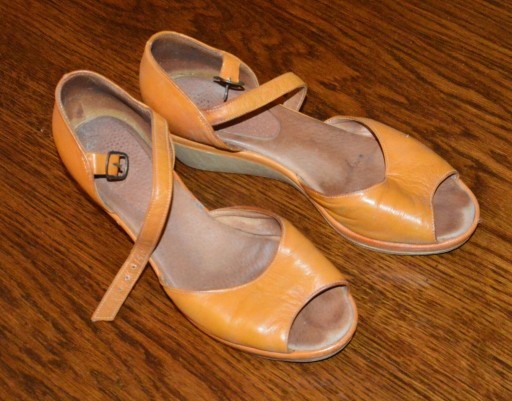 Zdjęcie oferty: sandały skórzane na koturnie RYŁKO