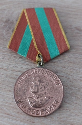 Zdjęcie oferty: Medal za Ofiarną Pracę w Wielkiej Wojnie 1941-1945
