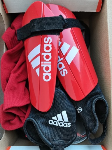 Zdjęcie oferty: Ochraniacze adidas + skarpetki