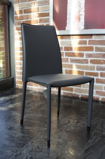 Zdjęcie oferty: Włoskie krzesła skórzane  komplet 4 sztuki